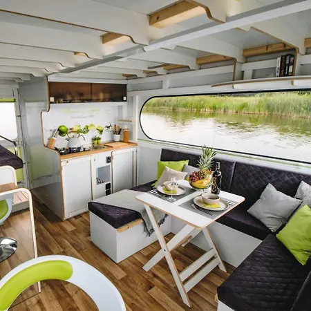 Hausboot Bernd Das Boot 1 Rollyboot 8 2 *