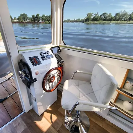 Hausboot Bernd Das Boot 1 Rollyboot 8 2 *